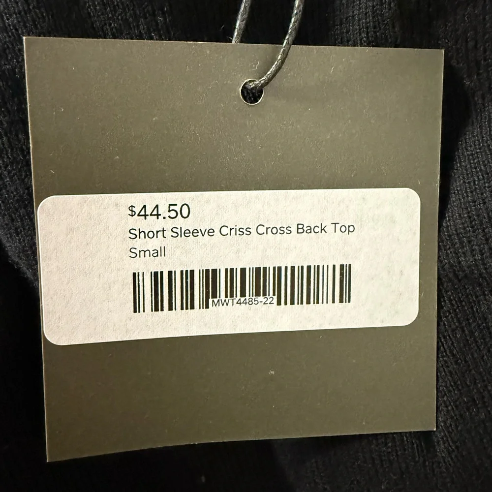 Le Lis Elegant Black Crop Top - Picture 4 of 4